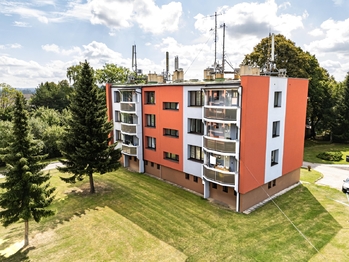 Bytový dům. - Prodej bytu 3+1 v družstevním vlastnictví 83 m², Červená Řečice 