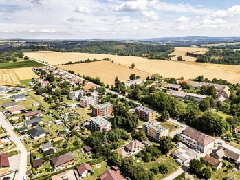 Pohled na obec. - Prodej bytu 3+1 v družstevním vlastnictví 83 m², Červená Řečice