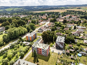Pohled na obec. - Prodej bytu 3+1 v družstevním vlastnictví 83 m², Červená Řečice