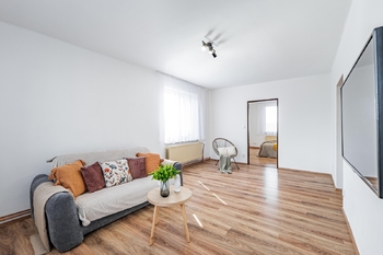 Obývací pokoj. - Prodej bytu 3+1 v družstevním vlastnictví 83 m², Červená Řečice