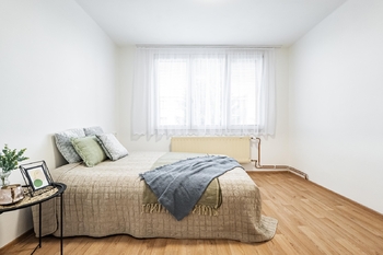 Ložnice u předsíně. - Prodej bytu 3+1 v družstevním vlastnictví 83 m², Červená Řečice