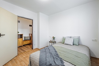 Ložnice u předsíně. - Prodej bytu 3+1 v družstevním vlastnictví 83 m², Červená Řečice