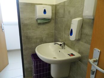 Toalety. - Pronájem kancelářských prostor 23 m², Tábor