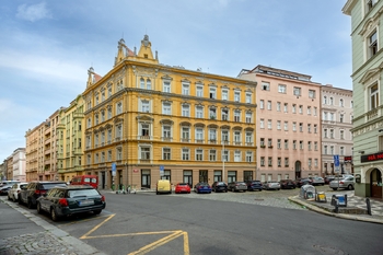 Dům ve které prostory nabízíme - Prodej obchodních prostor 100 m², Praha 3 - Žižkov
