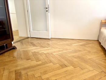 Původní parkety - Prodej bytu 1+1 v osobním vlastnictví 50 m², Praha 3 - Žižkov