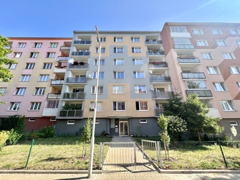 Prodej bytu 2+1 v osobním vlastnictví 63 m², Chomutov