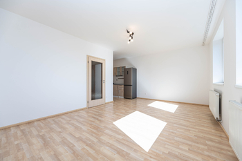 Pronájem bytu 1+kk v osobním vlastnictví 36 m², Praha 9 - Černý Most