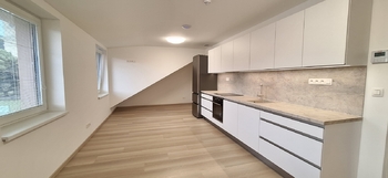 Obývací pokoj s kuchyňskou linkou - Pronájem bytu 2+kk v osobním vlastnictví 52 m², Bučovice