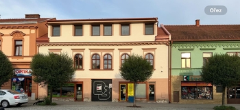 Pohled na dům z náměstí  - Pronájem bytu 4+kk v osobním vlastnictví 72 m², Bučovice