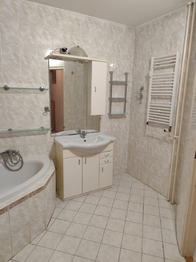 Koupelna - Prodej bytu 3+kk v osobním vlastnictví 84 m², Olomouc