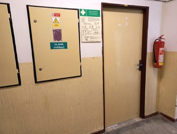 Vstup do skladu. - Pronájem skladovacích prostor 18 m², Tábor