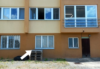 Okno skladu. - Pronájem skladovacích prostor 18 m², Tábor