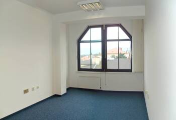 Vhled do kanceláře - Pronájem kancelářských prostor 17 m², Broumov 