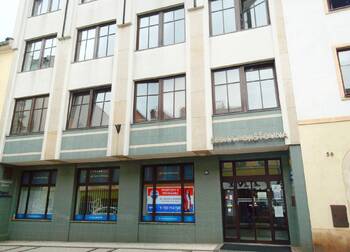Pohled na budovu z ulice - Pronájem kancelářských prostor 13 m², Broumov