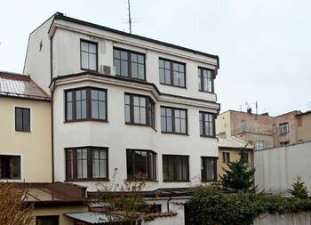 Pohled na budovu ze dvora - Pronájem kancelářských prostor 13 m², Broumov