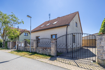 Prodej domu 181 m², Praha 4 - Kunratice