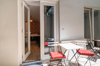 Vchod do ateliéru - Prodej bytu atypický v osobním vlastnictví 20 m², Praha 1 - Nové Město