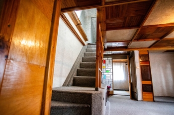 Schody z obýváku do podkroví - Prodej chaty / chalupy 67 m², Jesenice