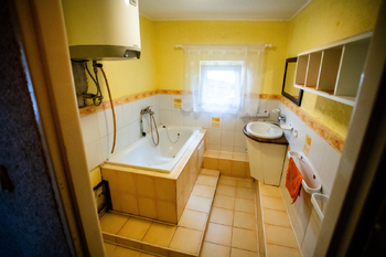 Oddělená koupelna - Prodej chaty / chalupy 67 m², Jesenice