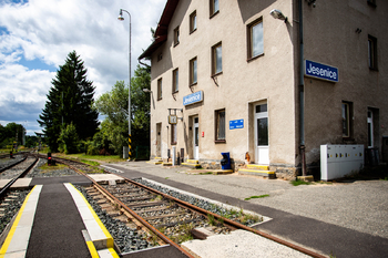 Vlakové nádraží cca 1 km - Prodej chaty / chalupy 67 m², Jesenice