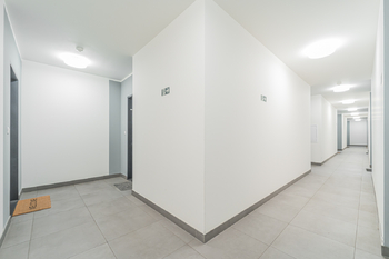 Prodej bytu 1+kk v osobním vlastnictví 48 m², Praha 9 - Hloubětín