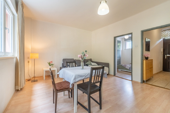 Pohled stolování - Prodej bytu 1+1 v družstevním vlastnictví 48 m², Praha 4 - Krč