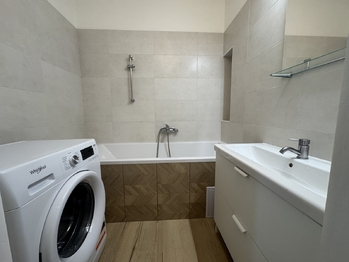 koupelna - Pronájem bytu 2+1 v osobním vlastnictví 66 m², Praha 5 - Hlubočepy