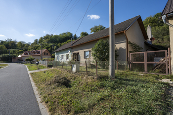 Ulice je klidná s veřejným osvětlením - Prodej domu 210 m², Bohuslavice u Zlína