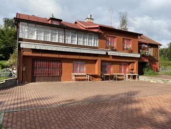 Pohled na chatu z východní strany - Prodej chaty / chalupy 400 m², Brno 