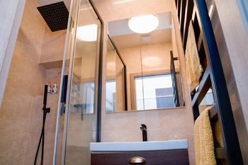 Koupelna - Pronájem bytu 1+1 v osobním vlastnictví 40 m², Brno