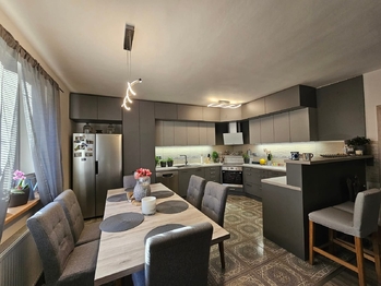 Prodej domu 263 m², Okrouhlo