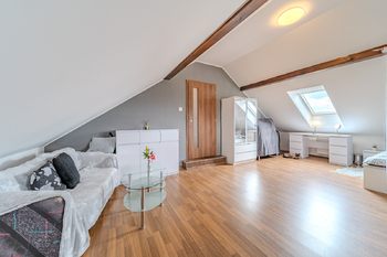 dětský pokoj  - Prodej domu 147 m², Tmaň