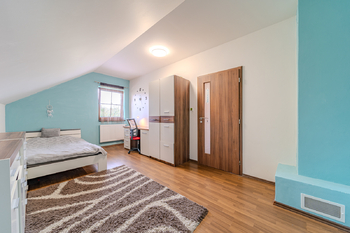 dětský pokoj 2 - Prodej domu 147 m², Tmaň