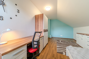 dětský pokoj 2 - Prodej domu 147 m², Tmaň