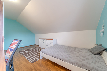 dětský pokoj 2 - Prodej domu 147 m², Tmaň