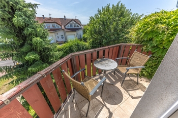 balkon společný pro 2 sousedící pokoje - Prodej domu 180 m², Praha 10 - Uhříněves