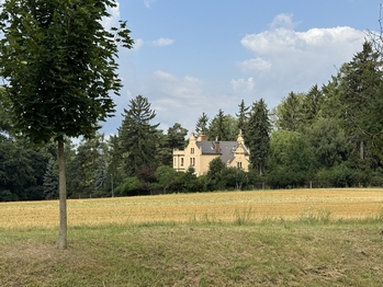 foto z okolí - Prodej domu 180 m², Praha 10 - Uhříněves