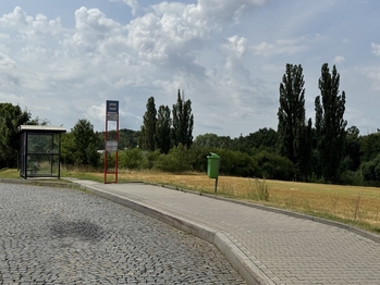 foto z okolí - Prodej domu 180 m², Praha 10 - Uhříněves