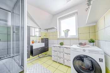 Prodej domu 300 m², Malý Újezd