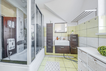 Prodej domu 300 m², Malý Újezd
