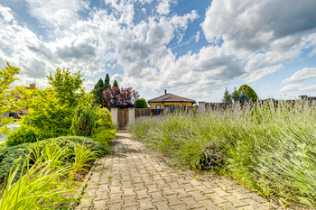 Prodej domu 300 m², Malý Újezd