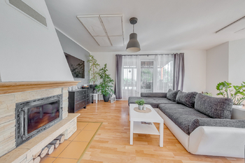 Prodej domu 300 m², Malý Újezd