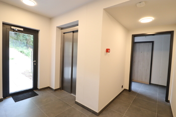Společné prostory domu - Pronájem bytu 1+kk v osobním vlastnictví 65 m², Praha 5 - Hlubočepy