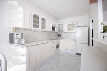 Obývací pokoj s jídelnou a kuchyní - Prodej bytu 3+kk v osobním vlastnictví 75 m², Praha 4 - Chodov