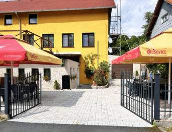 Vjezd - Prodej ubytovacího zařízení 510 m², Jindřichovice
