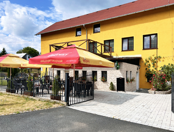 Vjezd se zahrádkou - Prodej ubytovacího zařízení 510 m², Jindřichovice