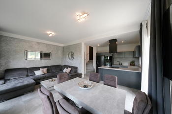 Obývací pokoj s kk - Pronájem domu 124 m², Nelahozeves