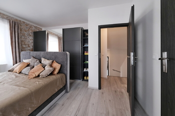 Ložnice s koupelnou - Pronájem domu 124 m², Nelahozeves