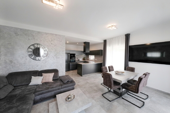 Obývací pokoj s kk - Pronájem domu 124 m², Nelahozeves