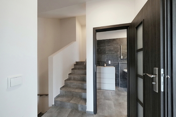 Patro se 2 ložnicemi a koupelnou - Pronájem domu 124 m², Nelahozeves